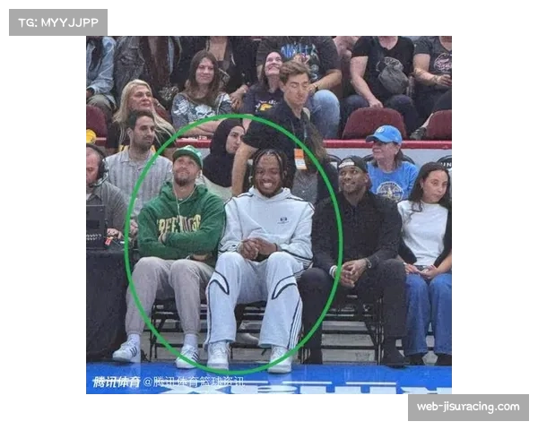 WNBA球星里斯场边观战NBA,成维密秀史上首位篮球运动员 WNBA球星里斯场边观战NBA,成维密秀史上首位篮球运动员